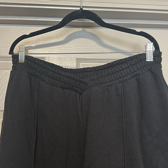 Boohoo | V Waistband Wide Leg Jogger (Tall) - Picture 5 of 9